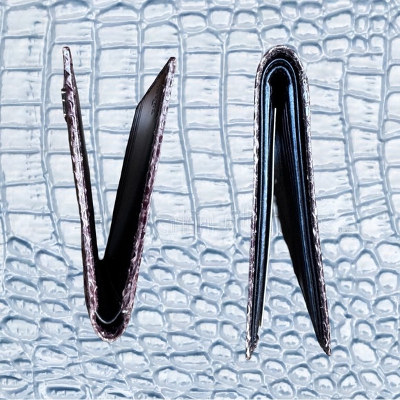 EUC Gucci Burgundy Exotic Lizard Leather Bi-Fold Wallet with Silver ‘G’ Logo - Picture 3 of 7